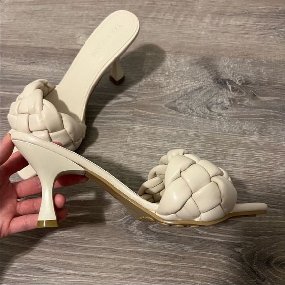 Shoes - Cream summer sandals